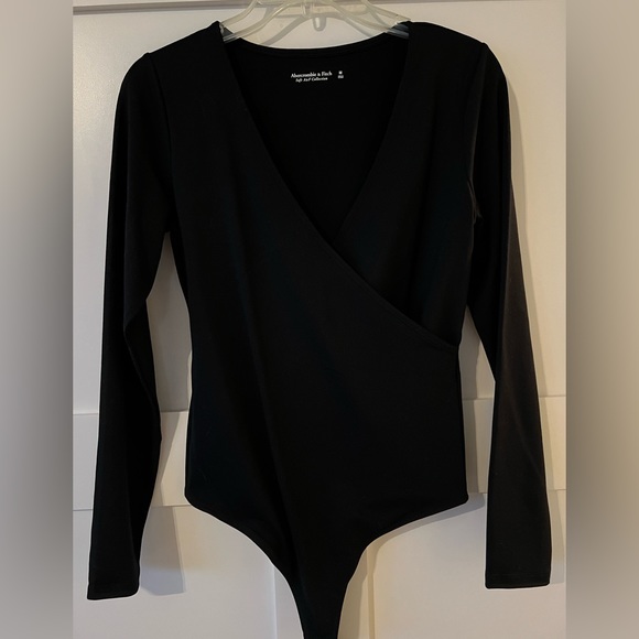 Abercrombie & Fitch crossover thong long sleeve bodysuit - Picture 2 of 4